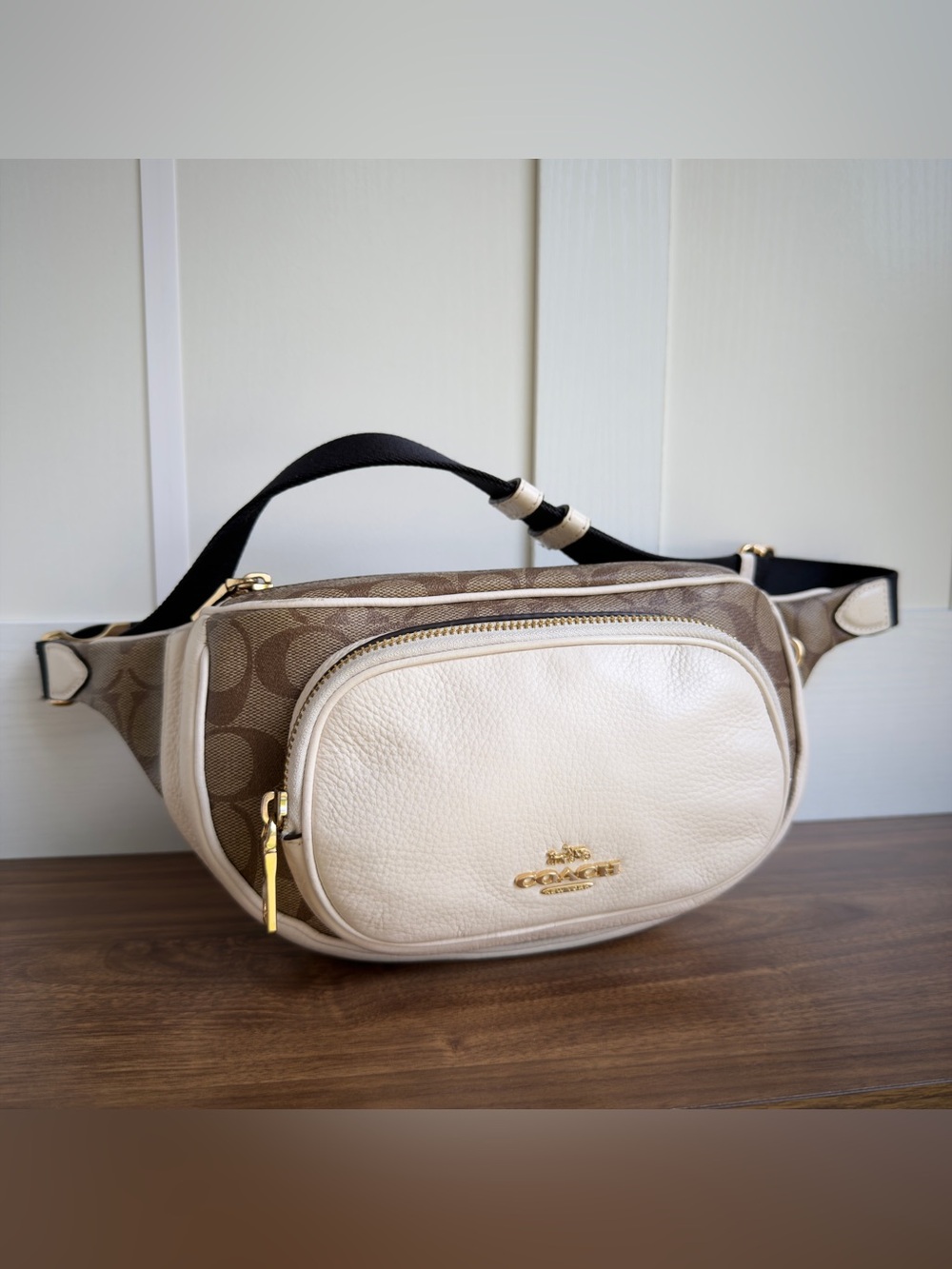 Coach Court Belt Bag in Signature Canvas - Picture 2 of 9